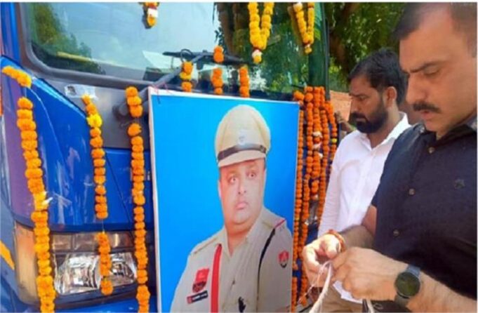 ASI संदीप का अंतिम संस्कार आज, फूलों से सजी पुलिस वैन में रोहतक से जुलाना के लिए रवाना हुआ पार्थिव शरीर