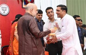 भाजपा नेता राव महेंद्र गुड़गांव से अहमदाबाद पहुंचे, केंद्रीय गृहमंत्री अमित शाह को दी जन्मदिन की बधाई