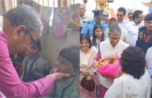 राज्यपाल असीम कुमार घोष दो दिवसीय दौरे पर रोहतक पहुंचे, खरावड़ स्कूल को दिए 5 लाख रुपए