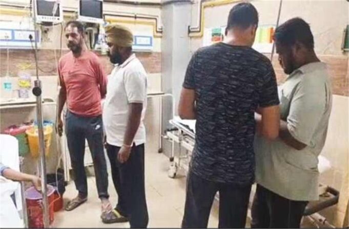 प्राइवेट बस की टक्कर से 14 वर्षीय बच्चा गंभीर रूप से घायल, गुस्साए परिजनों ने जताया विरोध