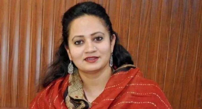 हरियाणा में स्वास्थ्य संस्थानों के निर्माण में लापरवाही पर सख्त हुईं मंत्री आरती राव, नोडल अधिकारियों को किया निलंबित