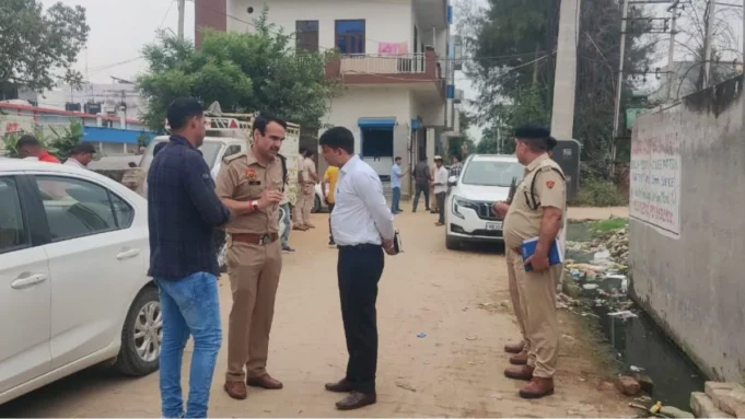 पलवल में कारोबारी के परिवार को बंधक बनाकर 55 लाख की डकैती, हाथ-पैर बांधकर और मुंह पर टेप लगाई