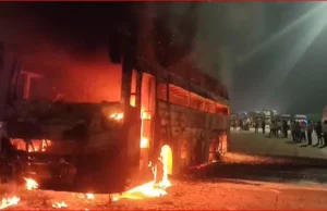 लखनऊ: 90KM प्रति घंटे की रफ्तार से दौड़ रही AC बस का टायर फटा, बस जलकर राख; 40 यात्री बाल-बाल बचे