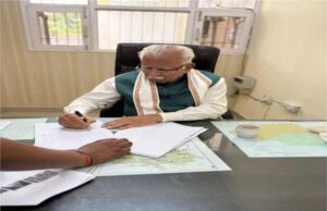 मनोहर लाल ने पुश्तैनी जमीन बेचकर एक करोड़ रुपये PM राहत कोष में दान करने का ऐलान, बनेगा ‘माँ शांति देवी पुस्तकालय’