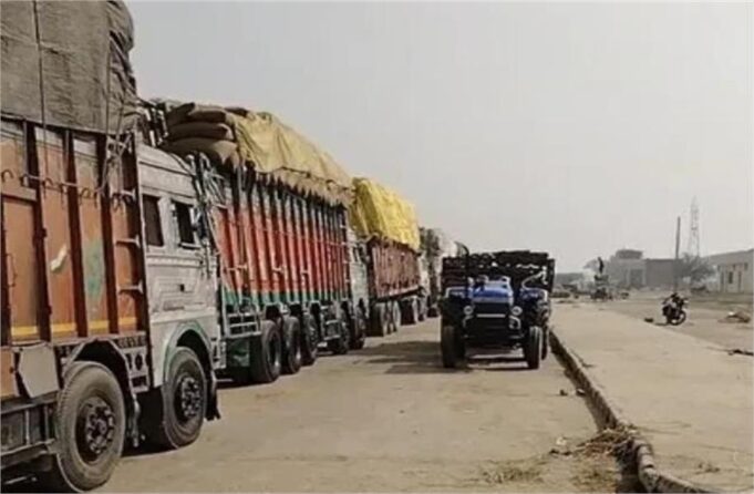 कुरुक्षेत्र में पकड़े गए धान से भरे 17 ट्रक, किसान संगठनों ने जताया विरोध
