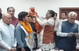 वर्ल्ड चैंपियन शैफाली वर्मा का रोहतक में भव्य स्वागत, मंत्री कृष्ण बेदी ने पगड़ी पहनाकर किया सम्मान