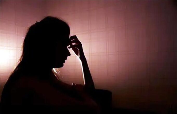 मानसिक रूप से परेशान महिला ने पीजी में की आत्महत्या, घटना से मचा हड़कंप