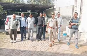 दिल्ली के होटलों में वेटर की आड़ में चल रही थी नशा सप्लाई की बात, पुलिस ने दबोचा