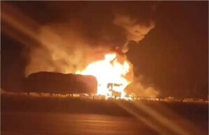 देर रात फ्लाईओवर के पास ट्रक में लगी आग, हादसे के बाद चालक फरार