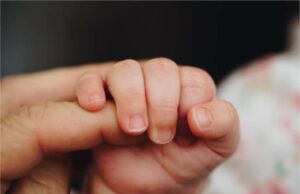 मां ने नवजात बच्ची को जन्म के तुरंत बाद नदी में फेंका, जन सेवा दल की टीम ने बचाई जान और की भावुक अपील