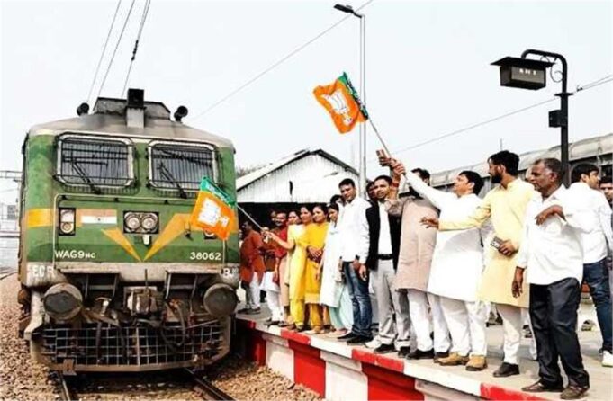 बिहार चुनाव का असर हरियाणा में भी, सोनीपत से मतदाताओं के लिए स्पेशल ट्रेन हुई रवाना