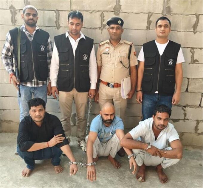 पानी टैंकर माफिया तोता साथियों समेत गिरफ्तार, हथियार के दम पर लूट की बना रहे थे साजिश