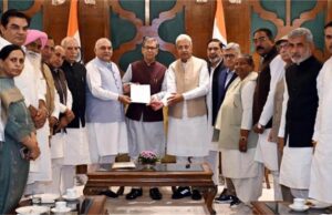 भूपेंद्र सिंह हुड्डा और राव नरेंद्र की अगुवाई में कांग्रेस विधायकों ने राज्यपाल को सौंपा ज्ञापन