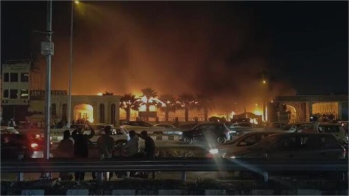 शादी समारोह में मचा हड़कंप, बैंक्वेट हॉल में भीषण आग से अफरा-तफरी