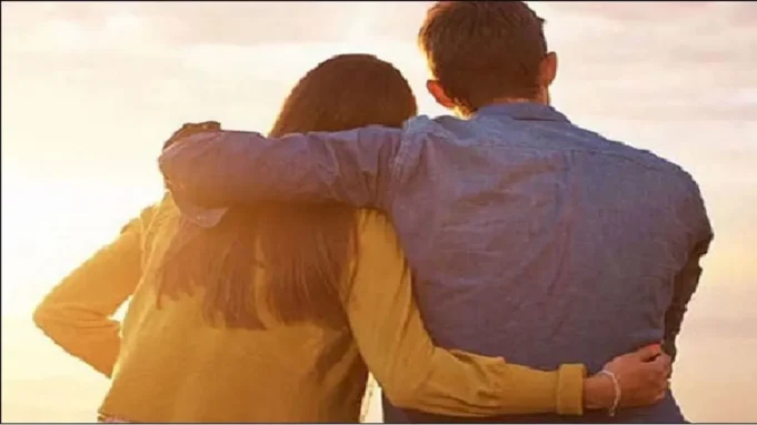 धमकी भरे कॉल के बाद युवक रात में प्रेमिका से मिलने पहुंचा, घरवालों ने पीटा और बेटी उसके हवाले की