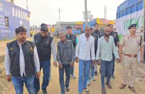 पलवल में पुलिस ने लुटेरों का सिर मुंडवाकर भरे बाजार में घुमाया, वीडियो वायरल