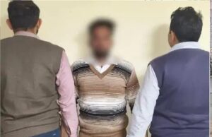 50 हजार की रिश्वत लेते तहसीलदार का क्लर्क रंगे हाथों गिरफ्तार