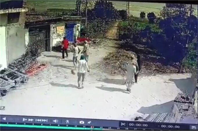 कुरुक्षेत्र के शाहाबाद में पारिवारिक विवाद के दौरान चलीं गंडासियां, बुजुर्ग घायल, वारदात CCTV में कैद