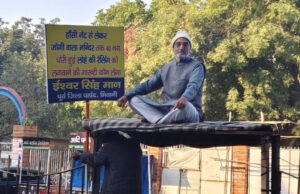 सर्कुलर रोड से 34 ग्रिल चोरी: पूर्व पार्षद ने मौके पर धरना देकर जताया विरोध