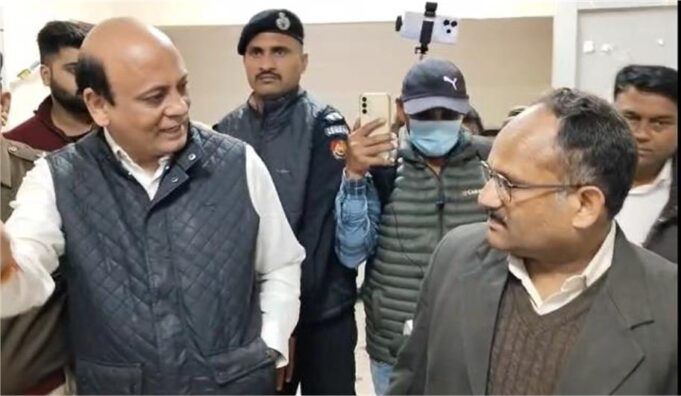 BJP MLA धनेश अदलखा ने सिविल अस्पताल का किया निरीक्षण, खामियां पाई तो CMO को दिए कड़े निर्देश