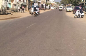 दिल्ली–पिलानी नेशनल हाईवे पर 5 किमी तक नहीं दिखी सफेद पट्टी, राहगीरों की बढ़ी मुश्किलें