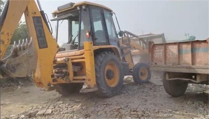 फरीदाबाद में अवैध निर्माण पर बुलडोजर कार्रवाई, सरकारी जमीन से हटाए गए कब्जे