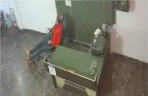 मोबाइल देखते समय होटल मालिक की मौत, घटना से इलाके में सनसनी