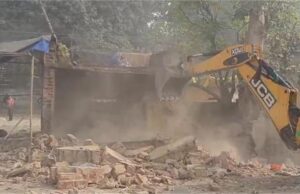 पुलिस ने टिल्लू गैंग पर चलाया शिकंजा, गैंगस्टर की संपत्ति नष्ट