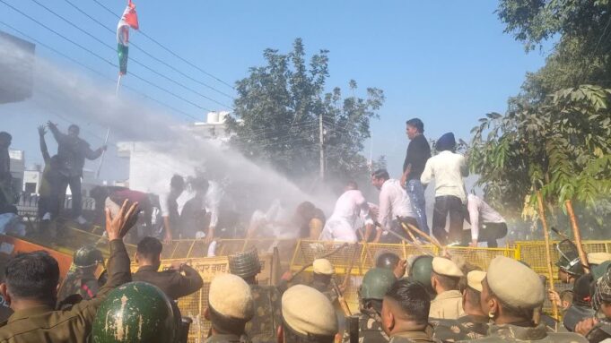 यूथ कांग्रेस का कुरुक्षेत्र में विरोध प्रदर्शन, पुलिस ने वाटर कैनन का इस्तेमाल किया