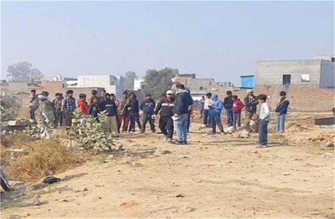 दोस्त की गलती से गई साथी की जान, रेलवे फाटक के पास शव मिला; परिजनों ने हत्या का लगाया आरोप