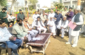 वार्ड नंबर 4 में नगर परिषद का खुला दरबार, बिजली पोल और पानी की समस्या लेकर पहुंचे लोग