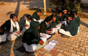 करोड़ों का बजट, फिर भी बदहाल हालात: जर्जर भवन में ठिठुरातीं बेटियाँ