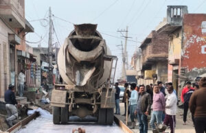 लंबे इंतजार के बाद दिनोद रोड निर्माण कार्य फिर शुरू