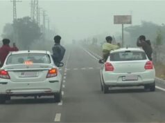 हाईवे पर स्टंटबाजी, खिड़की पर बैठकर रील्स बनाने वाले कार सवारों का वीडियो वायरल