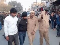 सोनीपत में ठगों को हथकड़ी लगाकर कराई परेड, QR कोड साउंड बॉक्स ठीक करने के बहाने ठगे 2.23 लाख