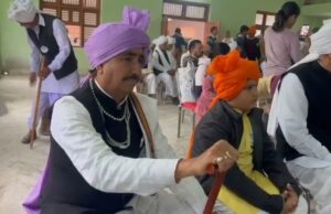 पगड़ी-धोती पहन बुजुर्गों ने किया कैटवॉक, भिवानी में नए साल पर हरियाणवी संस्कृति की दिखी झलक